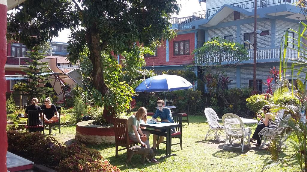 Trekkers Lodge Pokhara Eksteriør billede